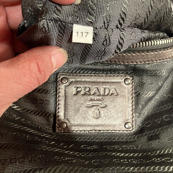 Prada Tessuto and Nappa Waves Tote Bag, Authenticity Guaranteed - Picture 9 of 15